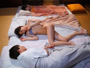 Mẹ kế dâm loạn cho con trai địt khi chồng ngủ say